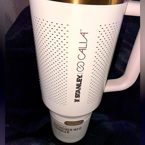 Stanley x Calia - 40oz Flowstate Quencher H2.0 Tumbler. Color: (Oat Milk) *NEW* - Picture 7 of 15